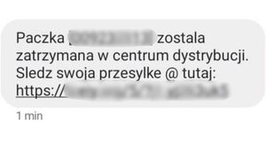 widok smsa w którym autor zachęca do otworzenia linku z uwagi na zatrzymanie paczki