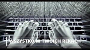 ręce piszące na klawiaturze