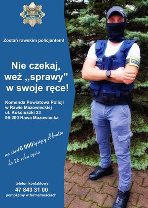 Plakat promujący wstąpienie do Policji oraz policjant w cywilnym stroju z kominiarka na głowie, kamizelką z napisem policja.