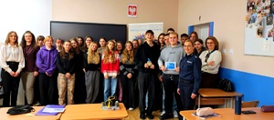 Uczniowie oraz prelegenci spotkania.