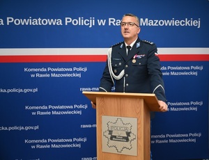 Komendant Wojewódzki przy mównicy.
