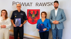 Wicestarosta, Komendant, Starosta i Dyrektorka szkoły.