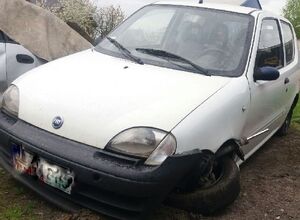 biały fiat seicento